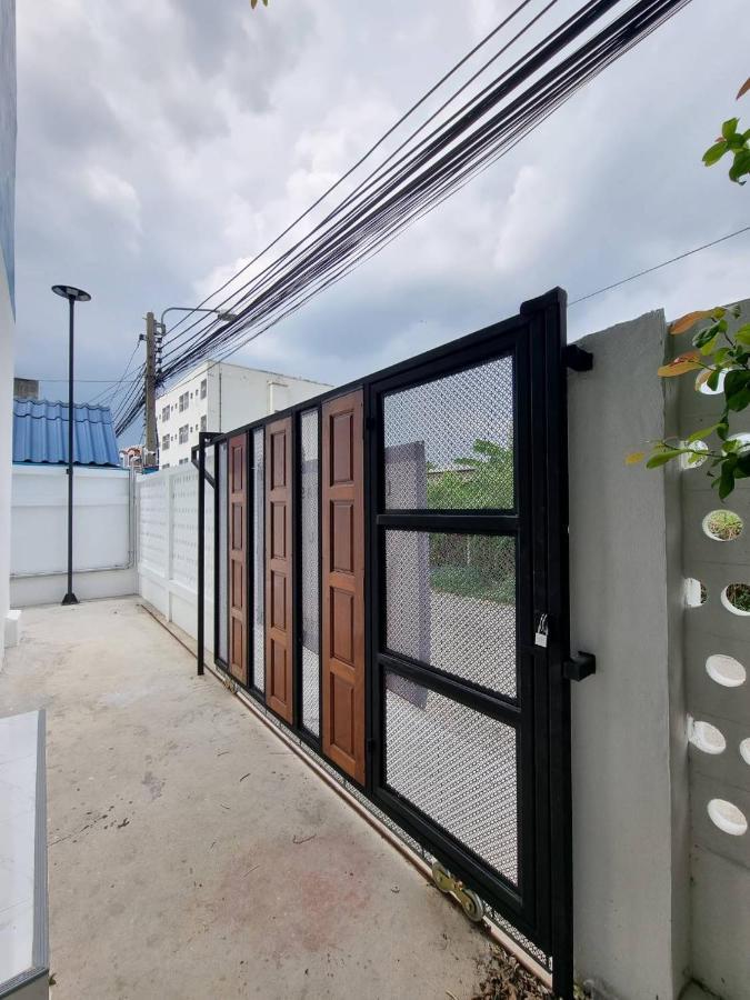The Zai Apartment Ban Krathum Lom Luaran gambar