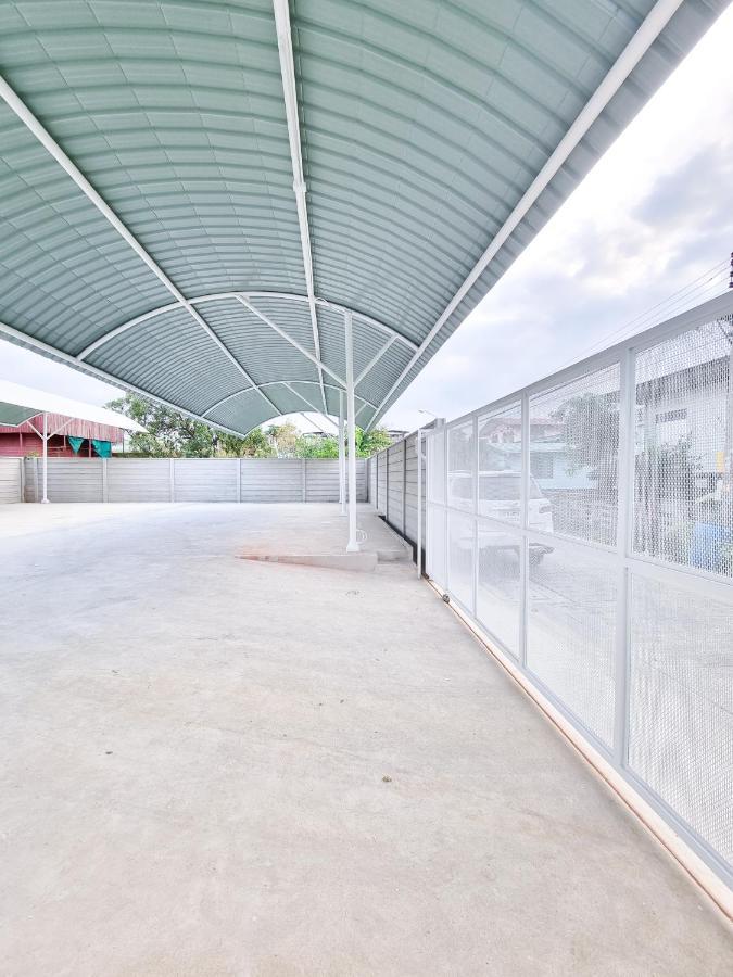 The Zai Apartment Ban Krathum Lom Luaran gambar